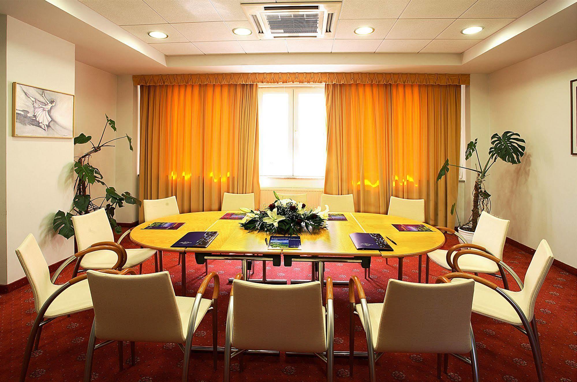 Palladion Hotel ヨアニナ 設備 写真